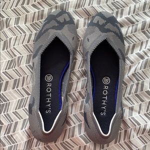 Rothys size 10 gray camo flats with red bottom